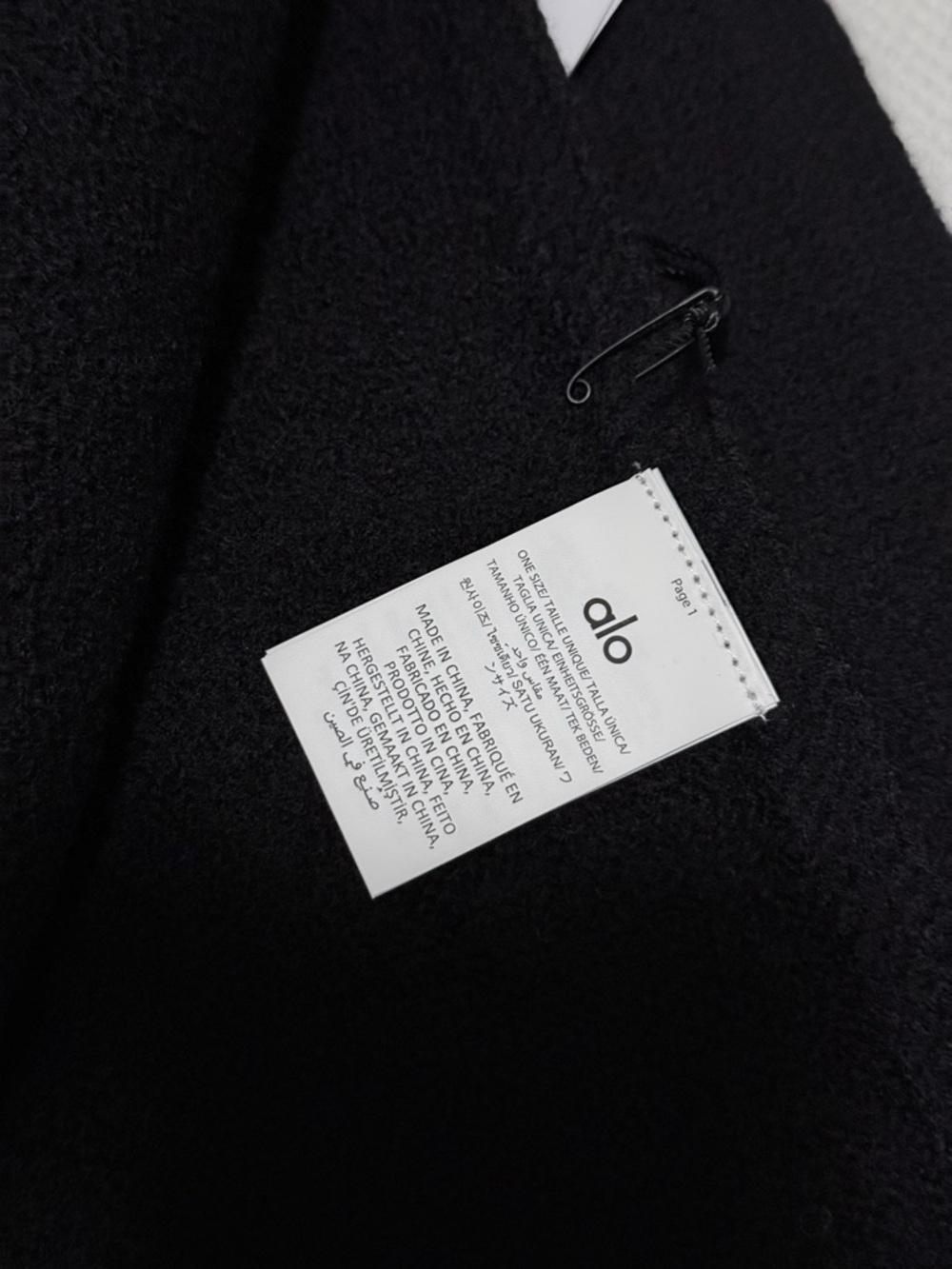 Alo Yoga Oversized Merino Wool Scarf - Black - One Size - Picture 6 of 10